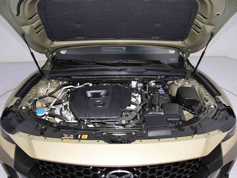 Mazda CX-5'ten daha büyük ve daha modern, ancak analog bir gösterge paneli ve doğal emişli motorlara sahip.  Mazda CX-50 üretimi Çin'de başlıyor