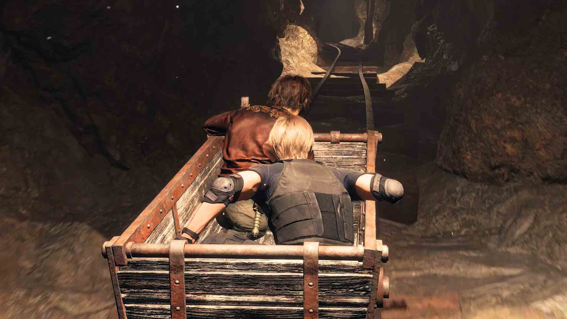 En İyi Resident Evil 4 Remake ayarları: Leon ve Luis Serra maden arabasında ilerliyor