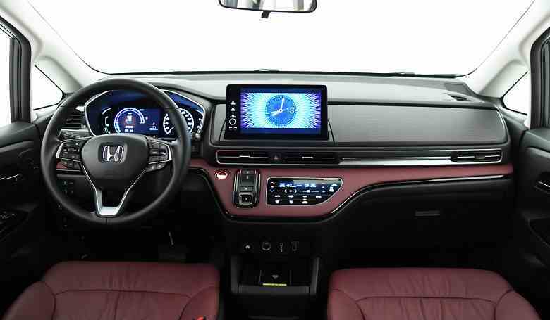 215 hp, 7 koltuk, ferahlık ve konfor.  Honda Elysion e:HEV Sport Hybrid minivanlar Rusya'da satılmaya başlandı - ne kadar istiyorlar?