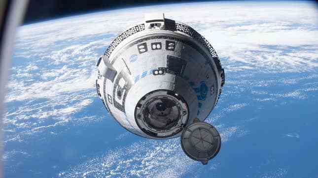 Boeing'in CST-100 Starliner mürettebat gemisi, Mayıs 2022'de Orbital Flight Test-2 görevi için ISS'ye yaklaşıyor.