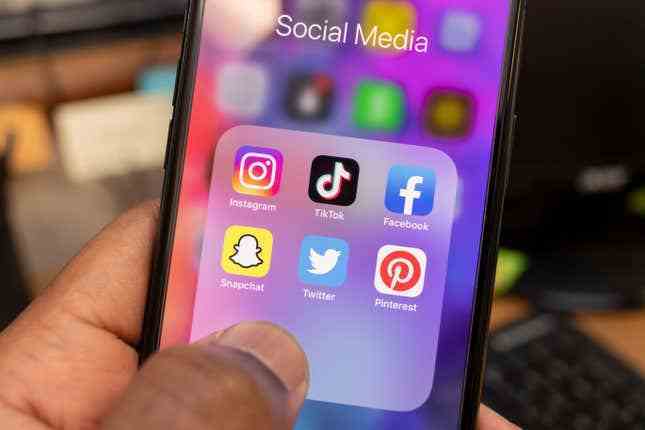 Dava, örneğin Instagram'ın yüksek düzeyde sosyal karşılaştırma oluşturma yeteneği nedeniyle genç kullanıcılarda 