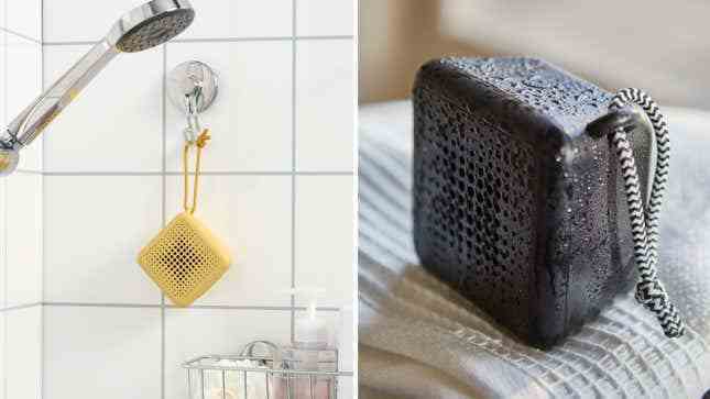Ikea Vappeby taşınabilir Bluetooth hoparlörü duşta ve suyla kaplı bir havlu üzerinde asılı olarak gösterilmiştir.