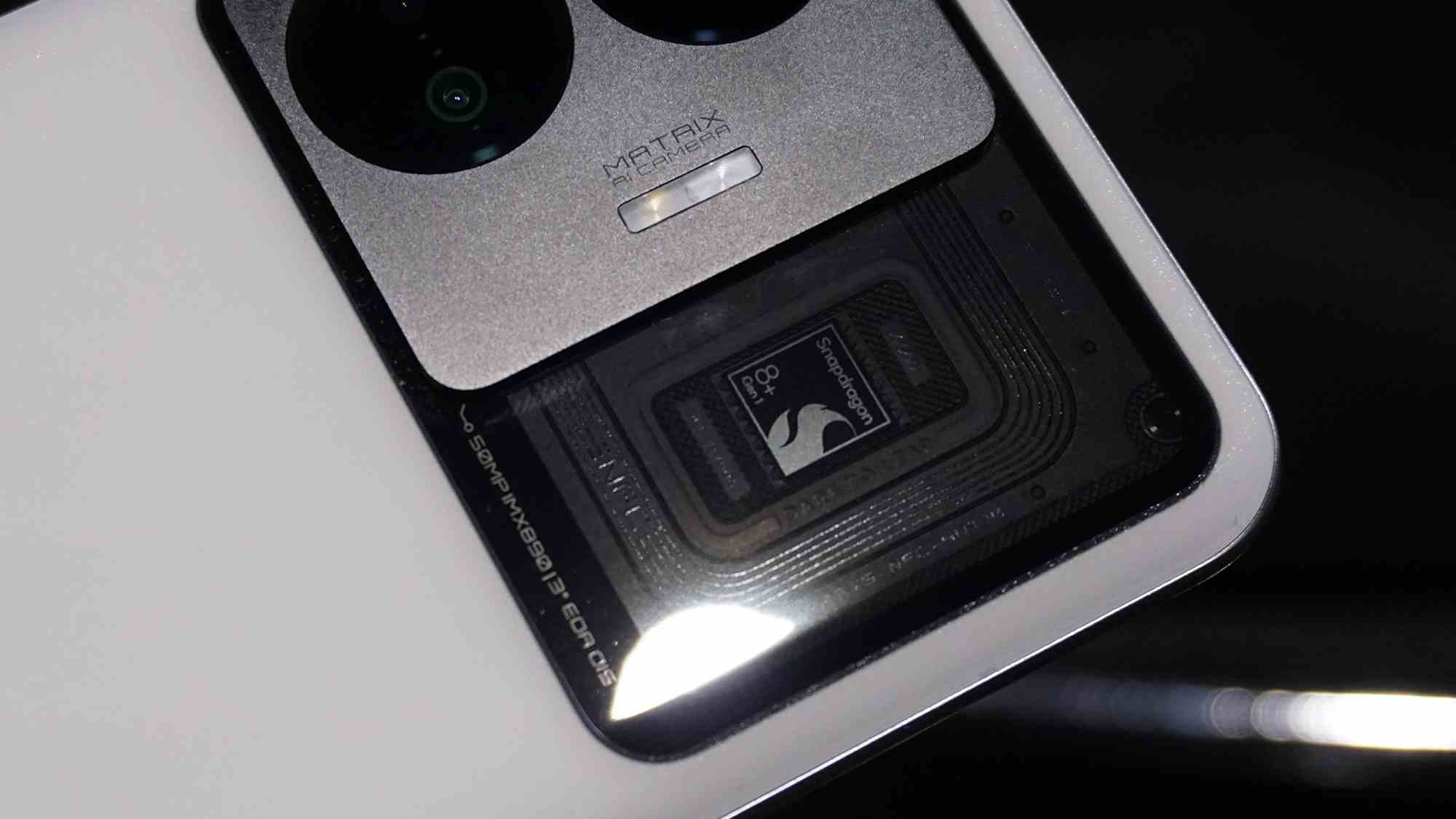 Realme GT 3 uygulamalı yonga seti etiketi