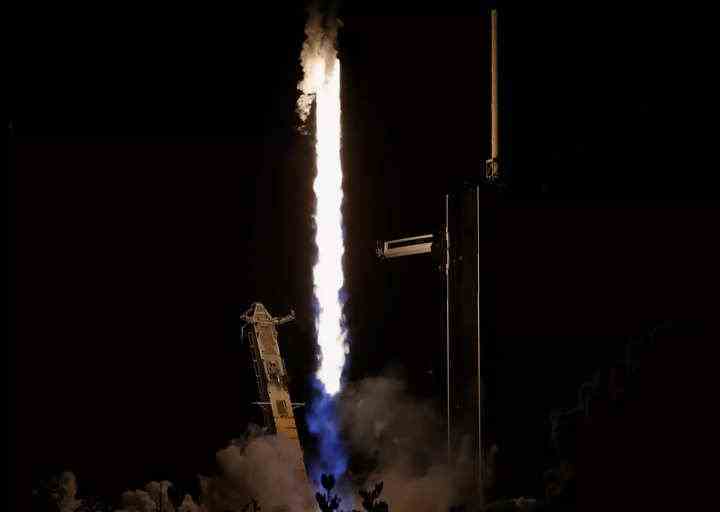 SpaceX, NASA için yörüngeye en son uzay istasyonu ekibini fırlattı