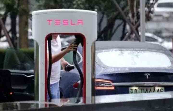 Tesla Superchargers artık ABD'deki 'belirli sitelerde' diğer EV'lere açılıyor