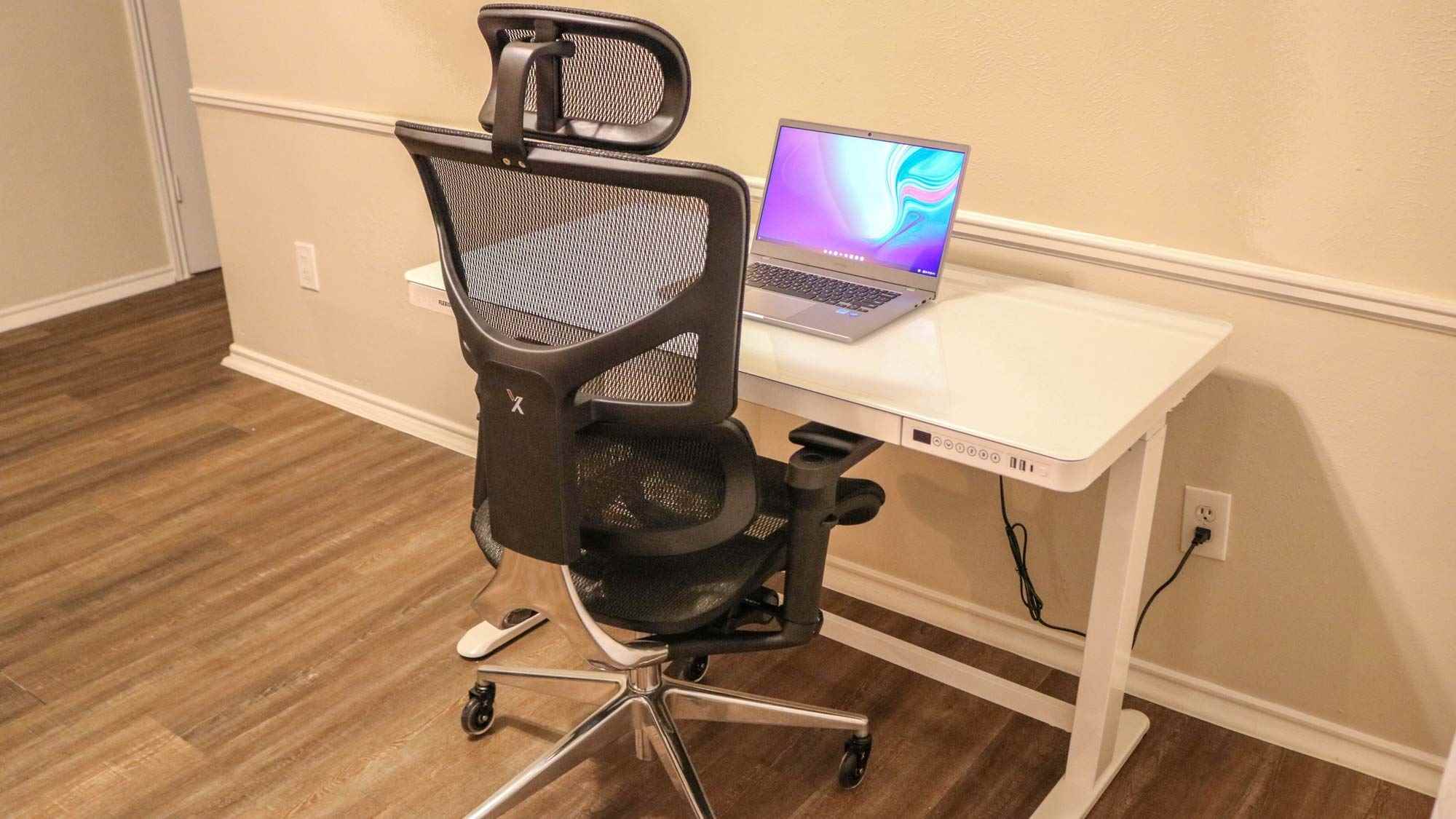 X-Chair X2, Flexipsot Comhar ayakta çalışma masasına itildi