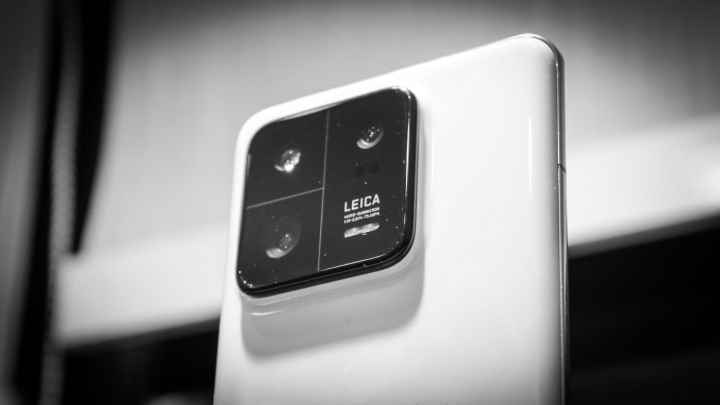 Siyah beyaz Xiaomi 13 Pro kamera lensi