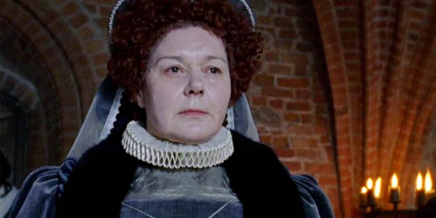 Barbara Flynn İskoç Kraliçesi Mary rolünde.
