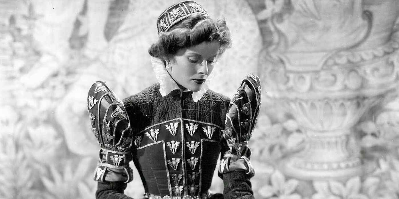 Katharine Hepburn, İskoç Mary Qheen rolünde.