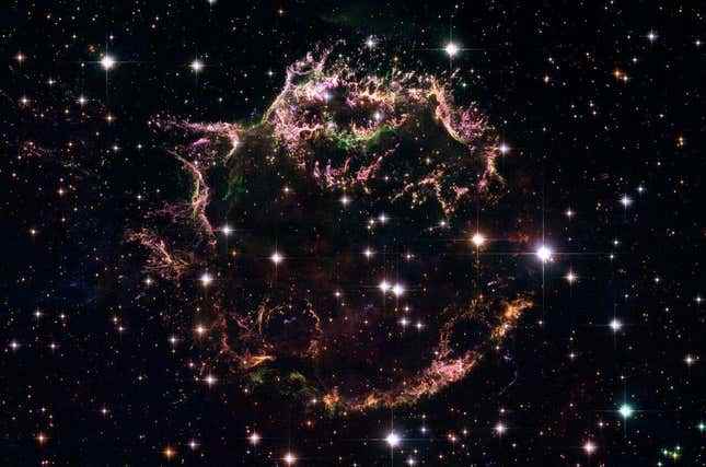 Hubble tarafından 2004 yılında görülen Cassiopeia A.
