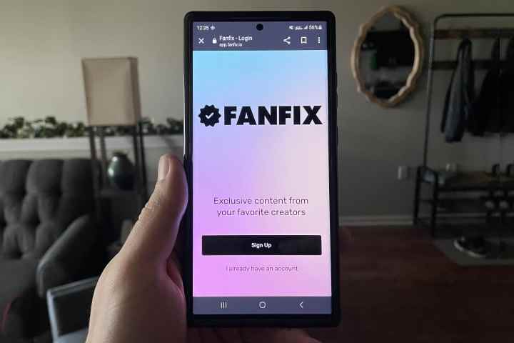 Akıllı telefondaki Fanfix web sitesinin resmi.