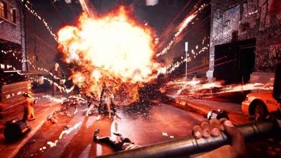 Dead Island 2 incelemesi - Monarch Stüdyolarında meydana gelen bir patlamanın görüntüsü.
