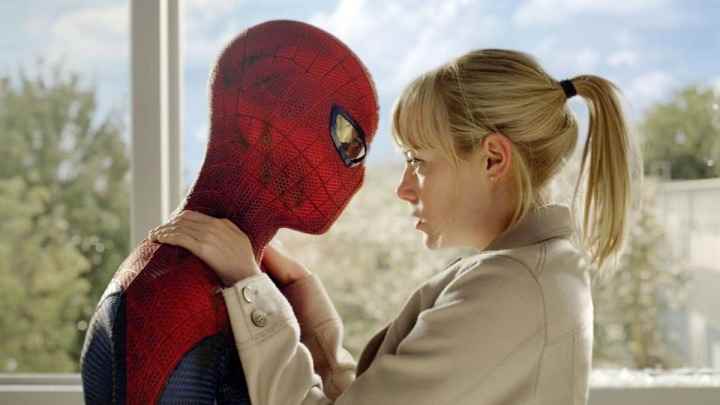 İnanılmaz Örümcek Adam'da Andrew Garfield ve Emma Stone.