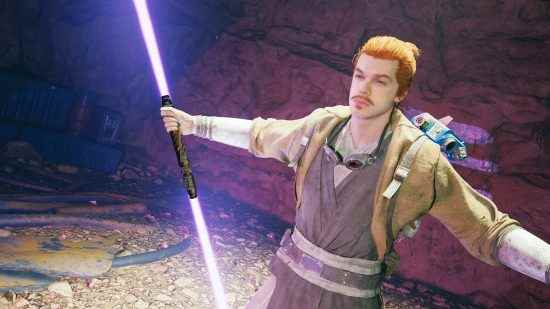 Jedi Survivor Çözüm Yolu: Cal Kestis, yeni Star Wars Jedi Survivor renkleri ve özelleştirmesini bulduktan sonra mor bir ışın kılıcı kullanıyor.