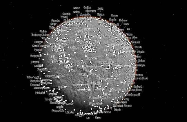 CTX mozaik haritası, Mars'taki hemen hemen her özellik için etiketlere sahiptir.