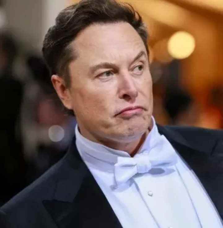 Elon Musk, SpaceX, Tesla ve Twitter'daki kaostan sonra 12.6 milyar dolar kaybetti