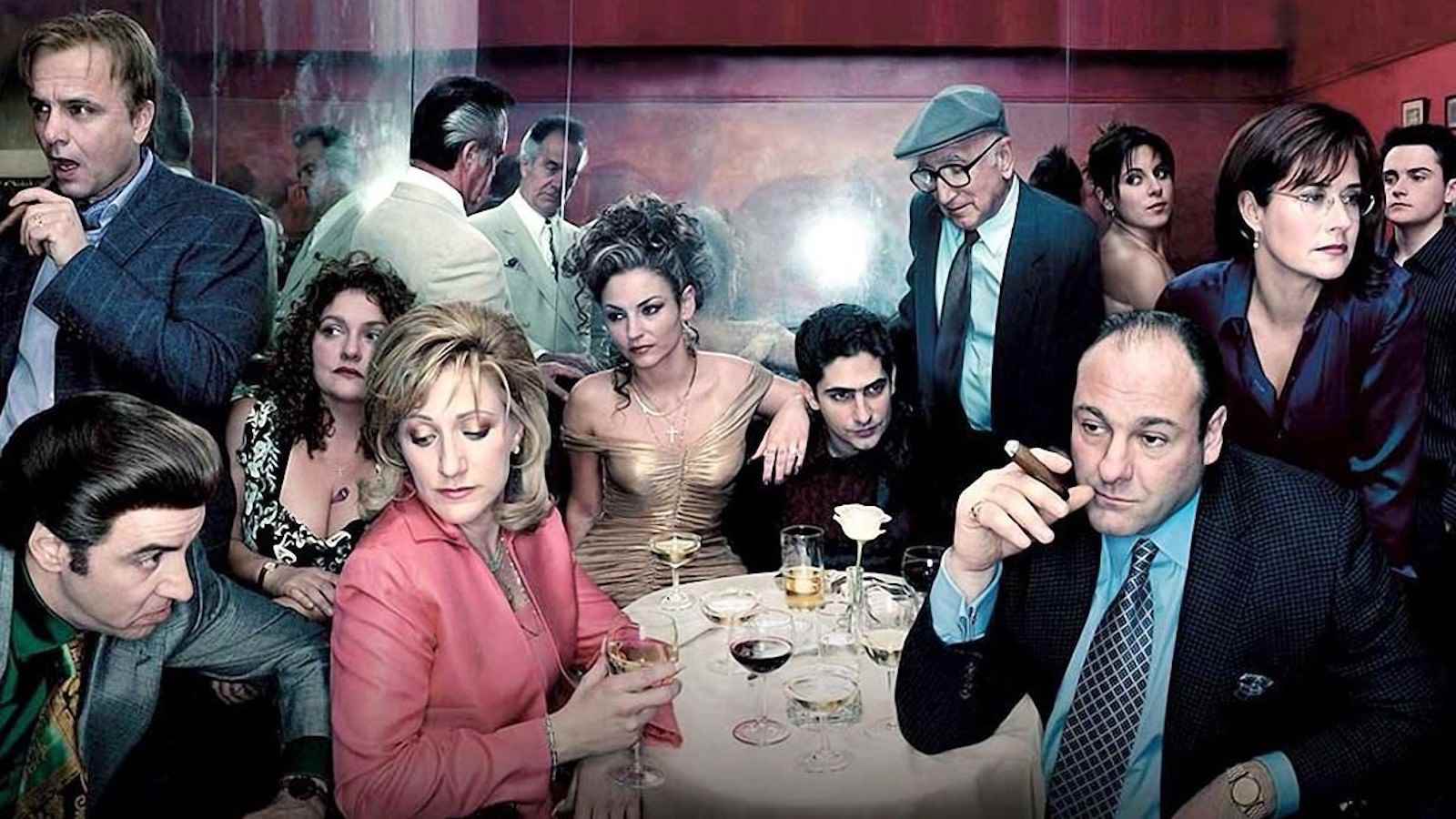 The Sopranos ekibi bir grup fotoğrafta kameradan uzağa bakıyor