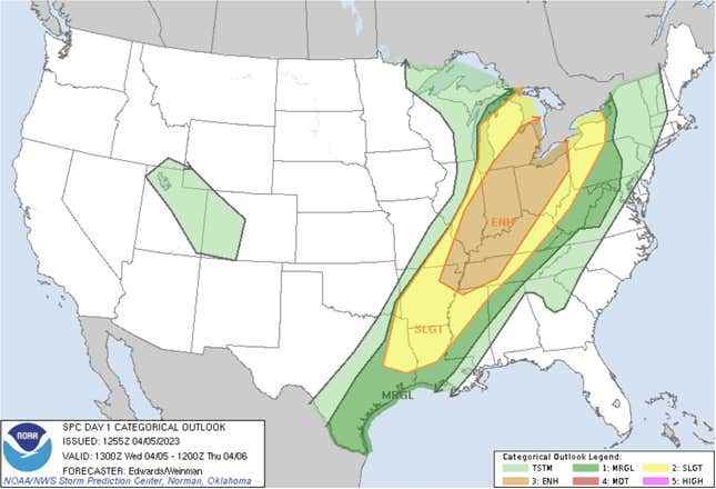 Bu öğleden sonra için fırtına riski var.  Turuncu bölüm, yüksek fırtına riskini temsil eder, sarı, hafif bir fırtına riskini gösterir ve yeşil, marjinal bir fırtına riskini gösterir.