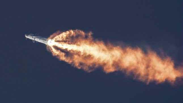Starship, 20 Nisan 2023'teki ilk lansmanı sırasında.