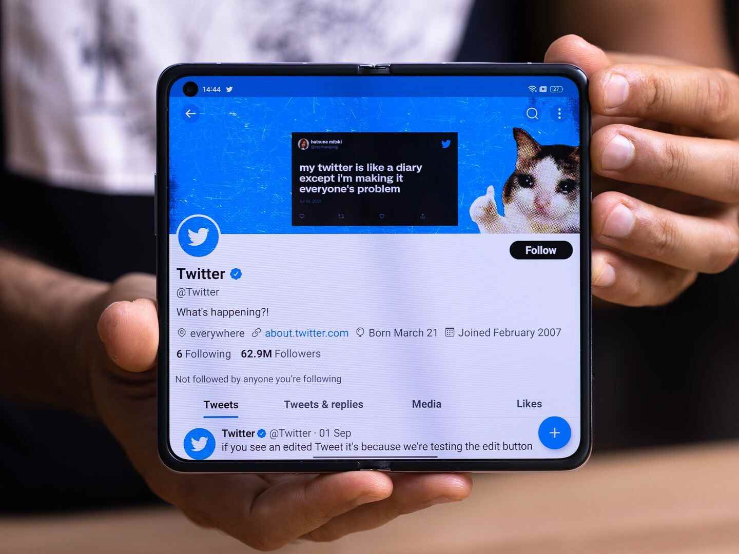 Evet, Galaxy Fold telefonlar da Twitter için optimize edildi!  |  Resim kredisi - PhoneArena - Twitter ve eToro, gelişmiş hisse senedi ve kripto ticareti için güçlerini birleştiriyor