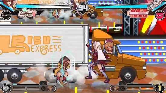 Idol Showdown - Ayame ve Korone, 2D dövüşçüde karşı karşıya gelirken, Risu bir yarı kamyonla yanından geçer.