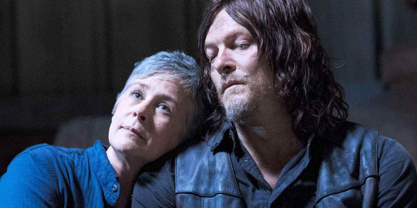 Carol, The Walking Dead'de Daryl'e yaslanıyor