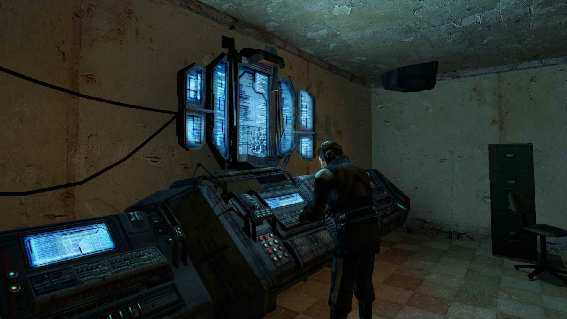 Half-Life 2 Bölüm 1: Bir güvenlik görevlisi olan Barney, büyük mavi çok panelli ekrana sahip fütüristik bir bilgisayar aracılığıyla Doktor Kleiner ile iletişim kurar.