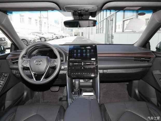 Güncellenen sedan Toyota Avalon 2023, Çin'deki bayilerde parladı.  Satışlar yakında başlıyor