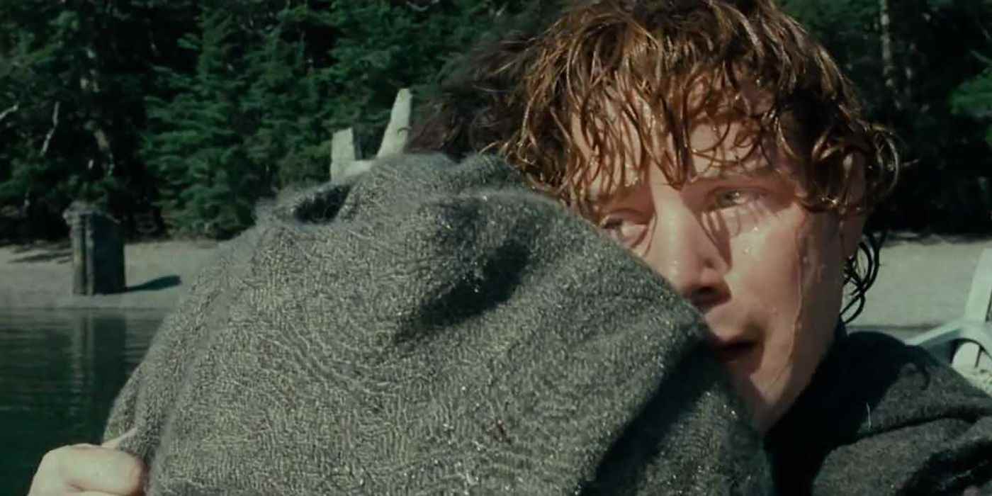 Yüzüklerin Efendisi'nde Sam teknede Frodo'ya sarılıyor
