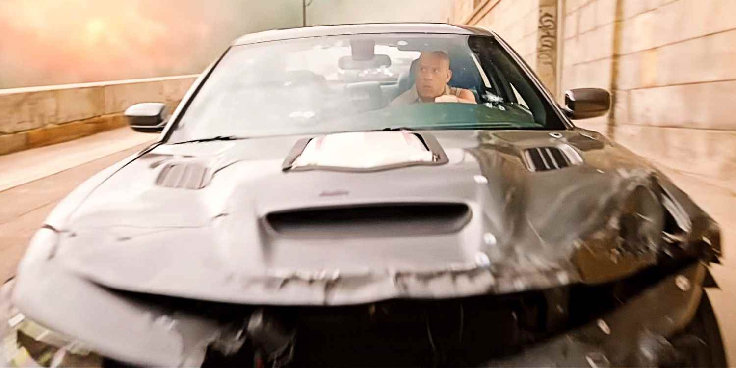Vin Diesel, Fast X'te harap olmuş bir arabayı kullanan Dom Toretto rolünde