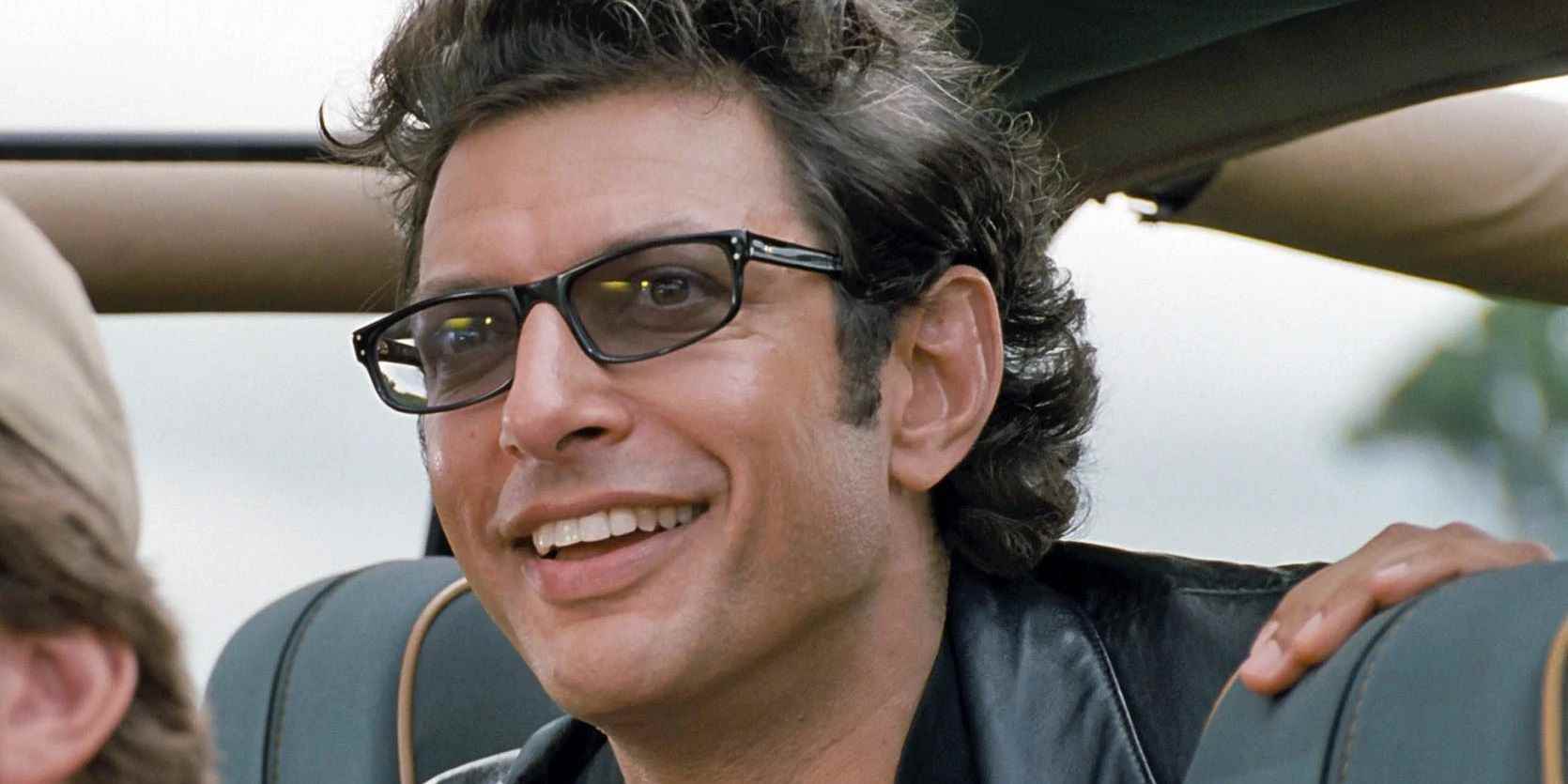Jeff Goldblum Jurassic Park'ta gülümsüyor