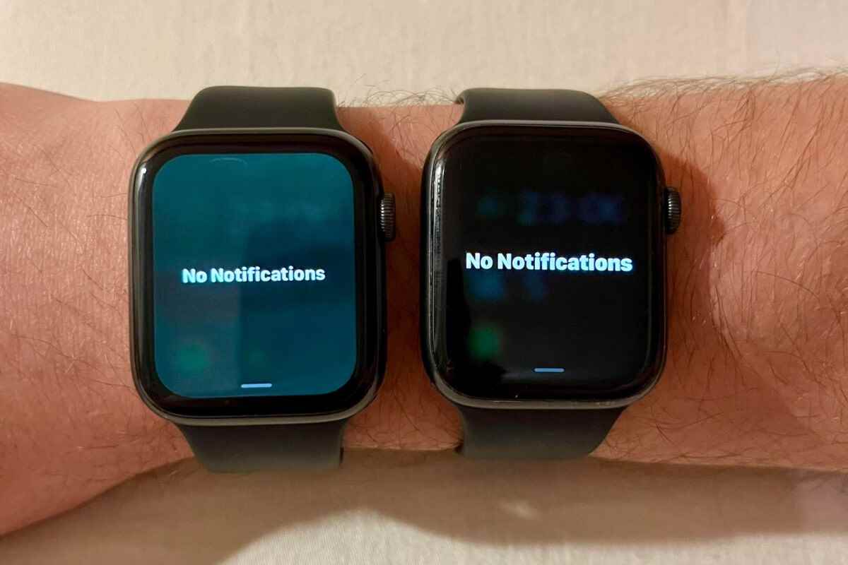 Soldaki Apple Watch kesinlikle normal görünmüyor.  - En son watchOS güncellemesi, birçok Apple Watch kullanıcısının birdenbire yeşil görmesine neden oluyor