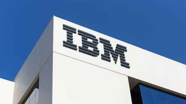 IBM, Ocak ayında 3.900 pozisyonu veya o sırada şirket personelinin kabaca %1,5'ini etkileyecek işten çıkarmaları duyurmaya karar verdi.