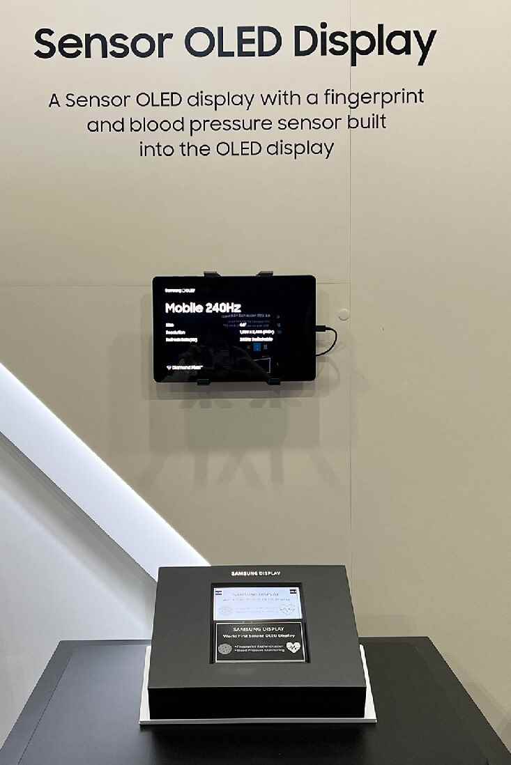 Sensörlü OLED Ekran, kullanıcının kalp atış hızını, kan basıncını ve daha fazlasını izlerken ekranın herhangi bir yerindeki parmak izlerini tanıyabilir - Samsung, biri 5 kattan fazla genişleyen de dahil olmak üzere birçok heyecan verici ekran sergiliyor