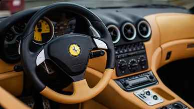 V12 motor, 540 beygir  ve ikonik marka.  Ferrari 575M Superamerica Rusya'da satışa sunuldu