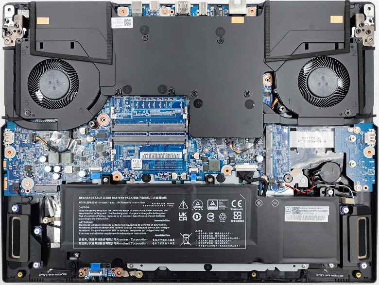 Dizüstü bilgisayardaki devasa buharlaşma odası, 300 watt'a kadar gücü boşaltabilir.  XMG yeni Apex ve Pro 16'yı gösterdi