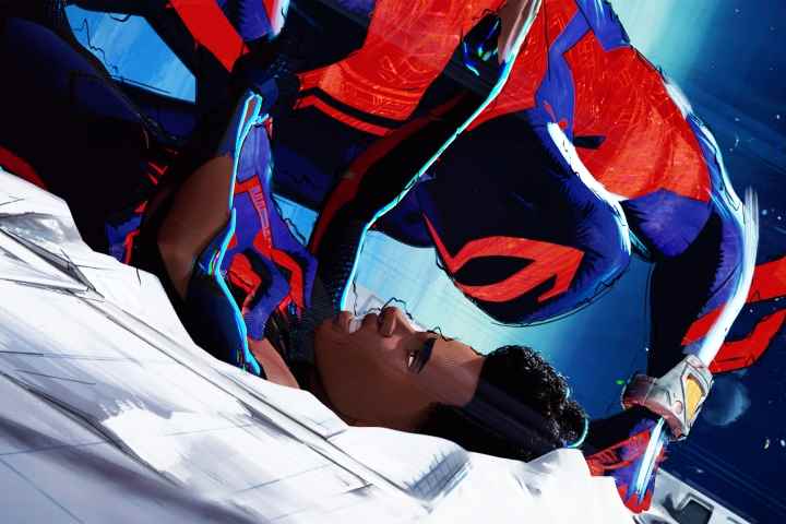 Miguel, Spider-Man: Across the Spider-Verse'de Miles'ı tutuyor.