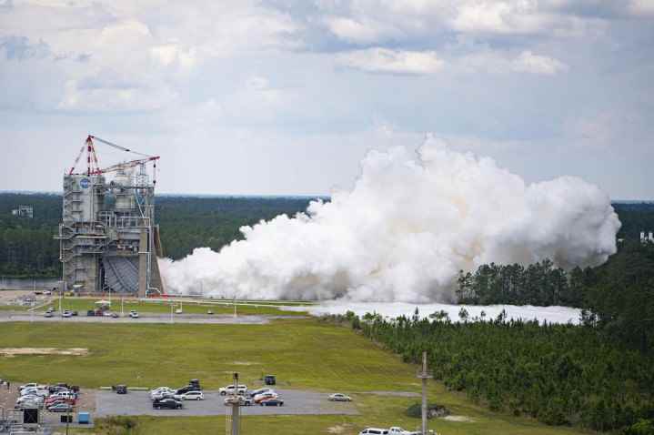 NASA, Artemis V görevi için SLS roketinin yeni RS-25 motorlarını test ediyor.