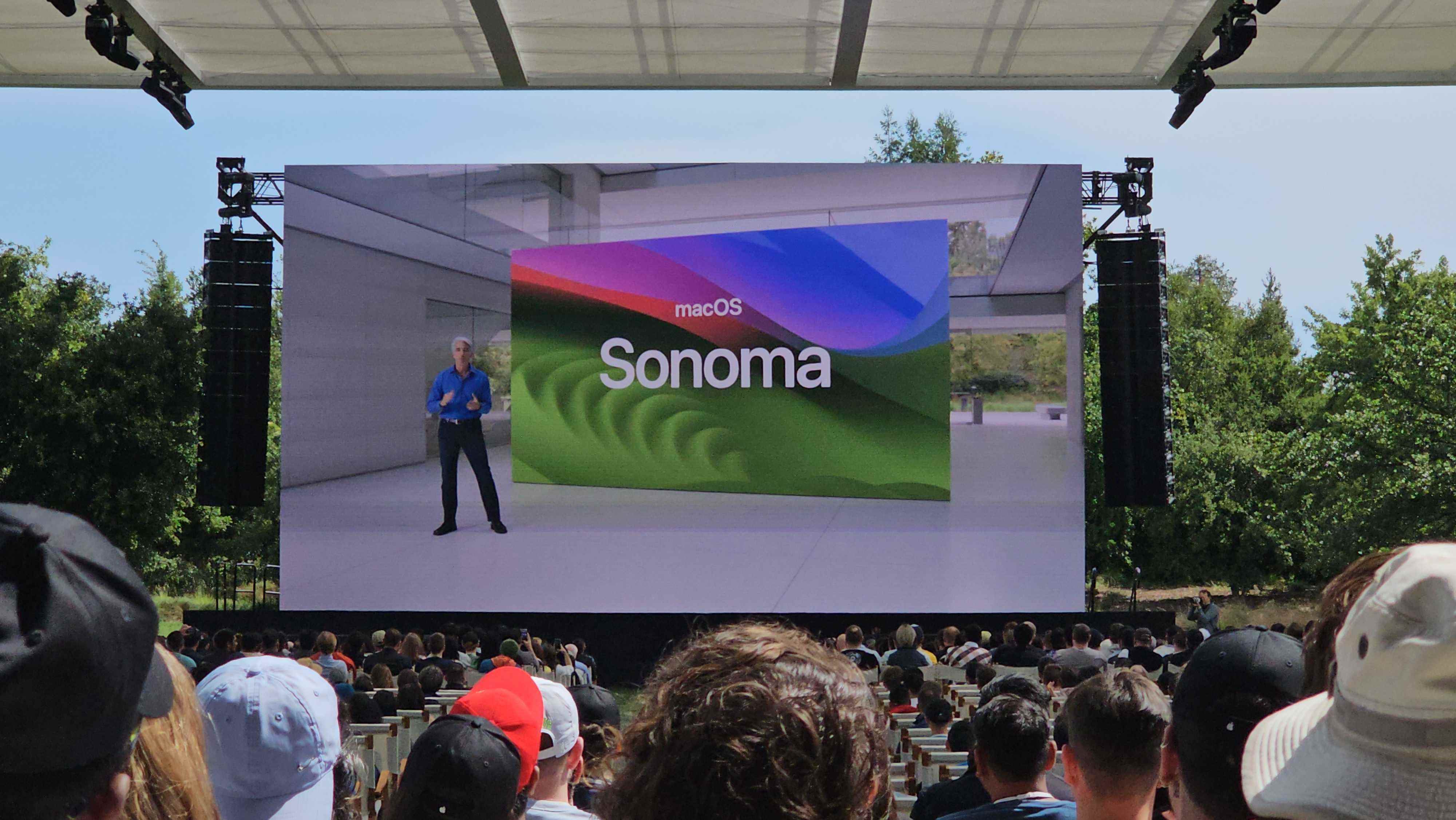 WWDC 2023 sunumunda MacOS Sonoma başlık kartı