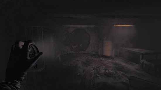 Amnesia the Bunker'da anahtarı arayan bazı kanlı manzaralara gözlerinizi dikebilirsiniz.