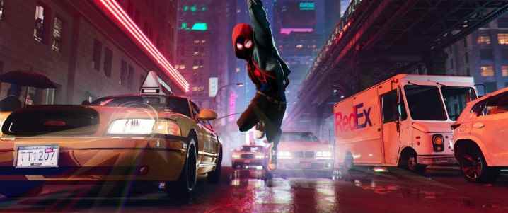 Into The Spider-Verse'de Spider-Man şehirde sallanıyor.