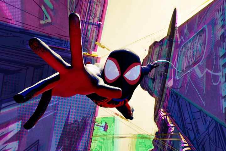 Miles Morales, Spider-Man: Across the Spider-Verse'de iki bina arasında kalıyor.