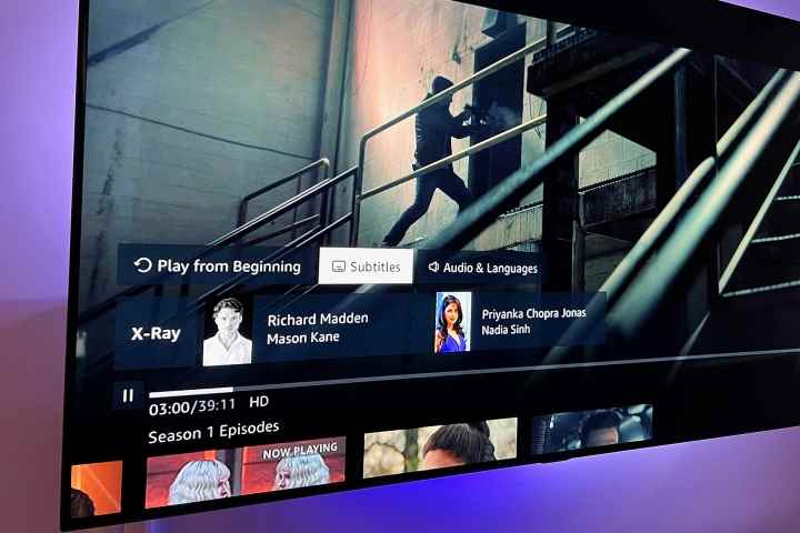 Altyazı menüsüyle bir TV'de oynatılan Amazon Prime Video.
