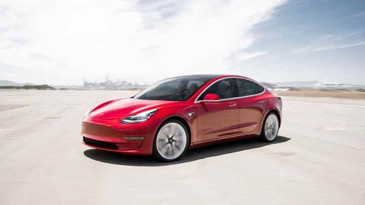 Tesla Model 3 elektrikli otomobil.