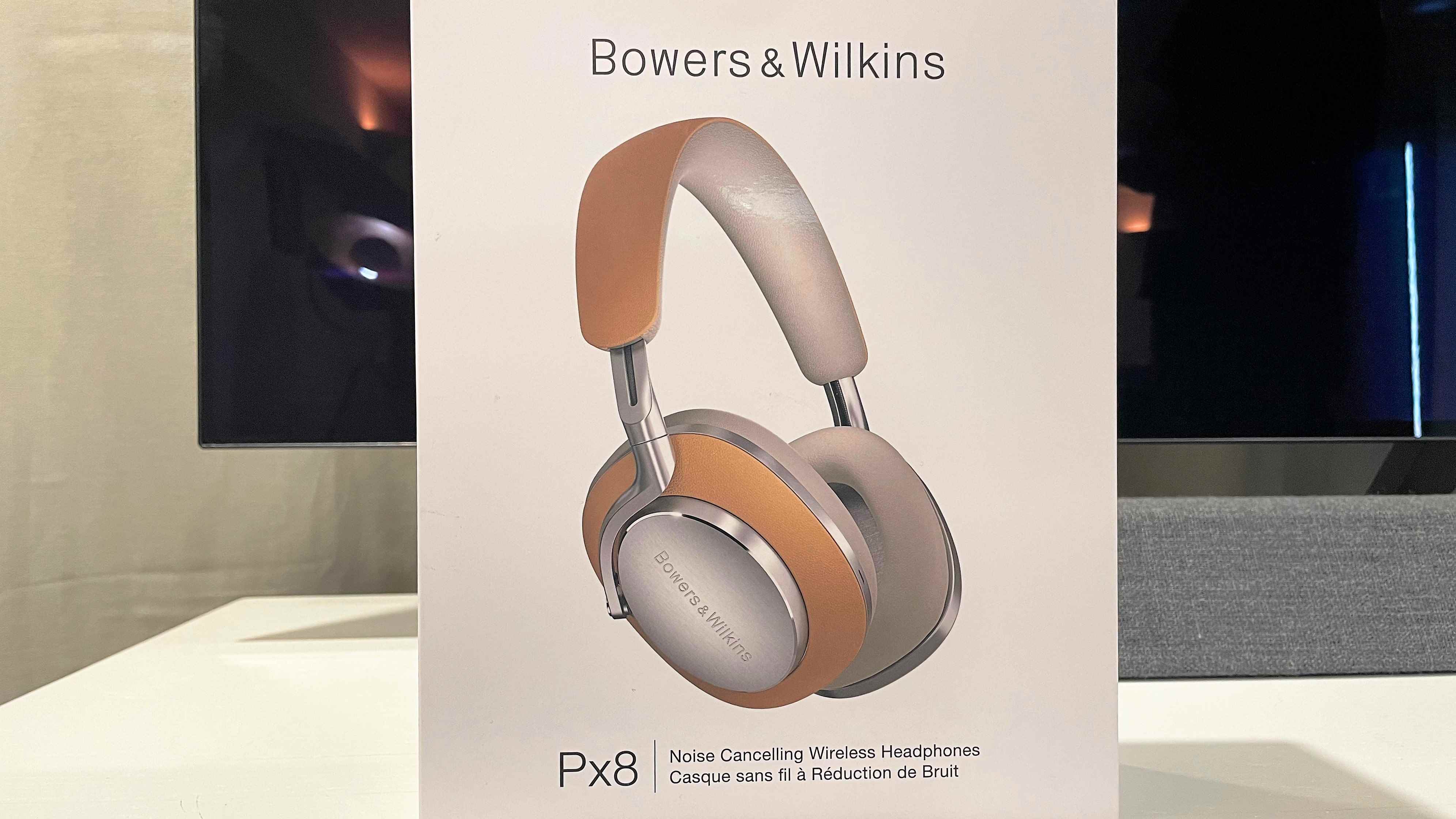 Bowers & Wilkins Px8 ambalaj kutusu