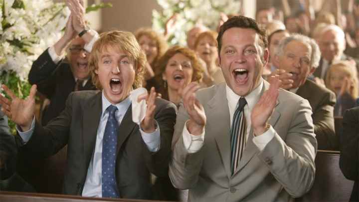 Owen Wilson ve Vince Vaughn, Wedding Crashers'daki bir düğünde.