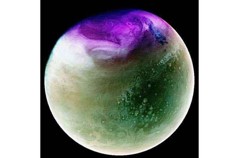 NASA'nın MAVEN uzay aracı, kızıl gezegenin ultraviyole görüntüleriyle sersemletiyor