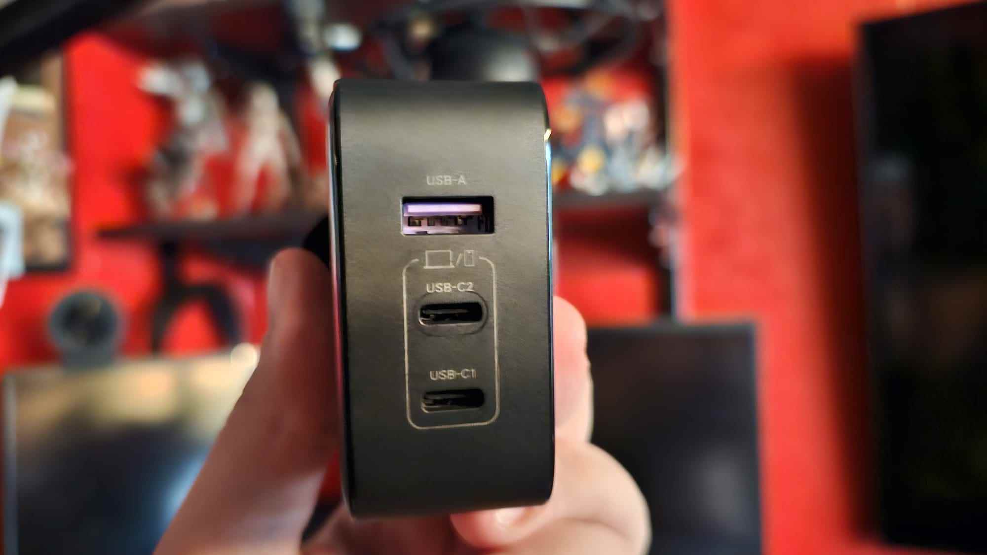 Ugreen Nexode 65W USB Şarj Cihazının fotoğrafı