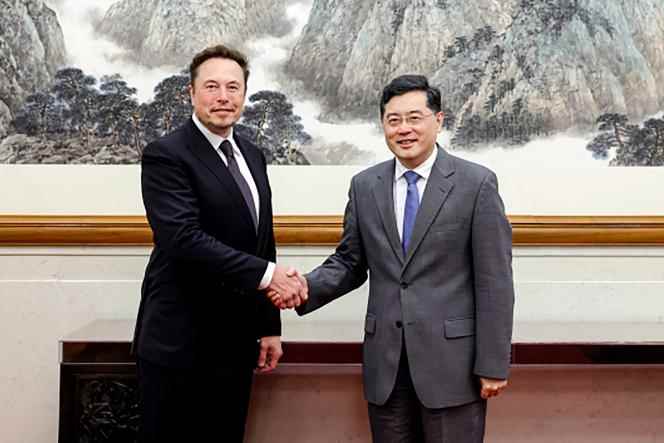 Tesla patronu Elon Musk ve Çin Dışişleri Bakanı Qin Gang, 30 Mayıs 2023'te Pekin'de. 