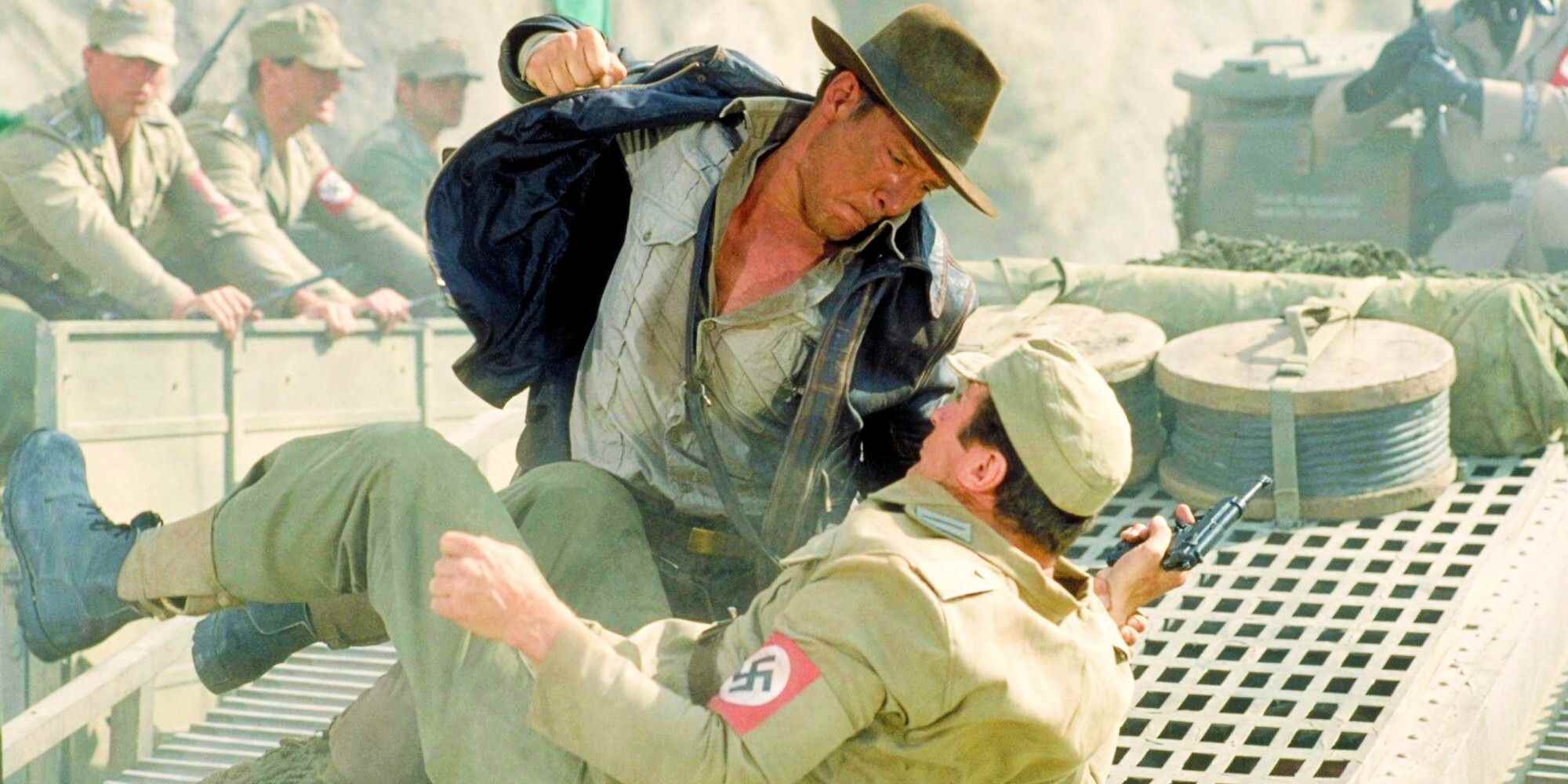 Indiana Jones bir Nazi'yi yumrukluyor
